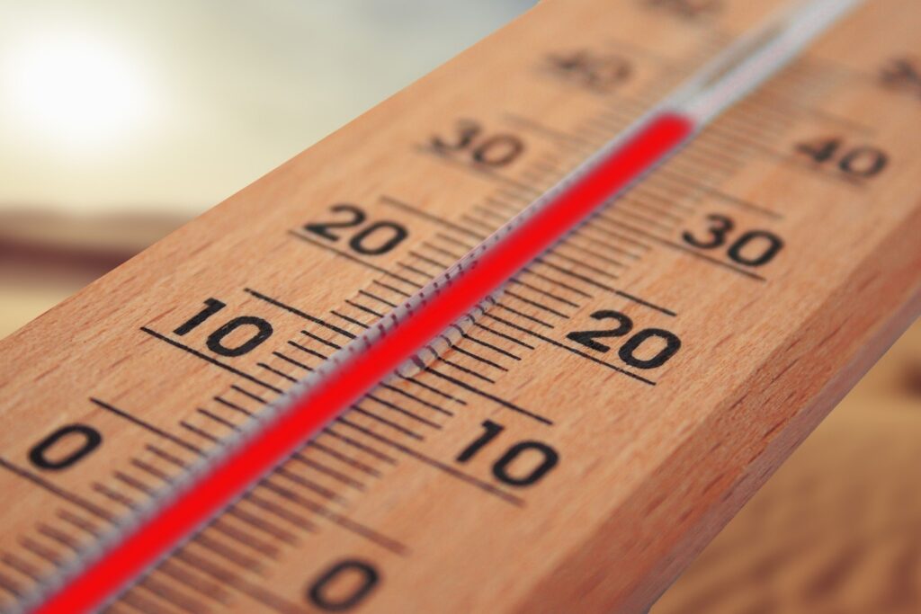 Thermometer zeigt 40 Grad Celsius an